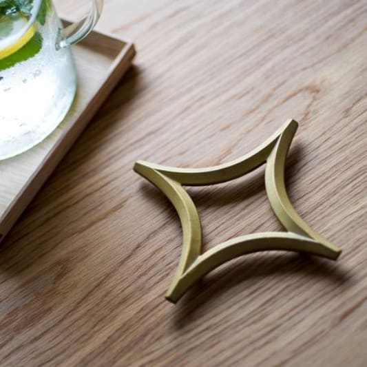 DESSOUS DE PLAT EN LAITON - ETOILE - PLATEAUX