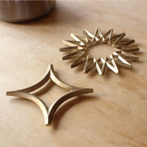 DESSOUS DE PLAT EN LAITON - ETOILE - PLATEAUX