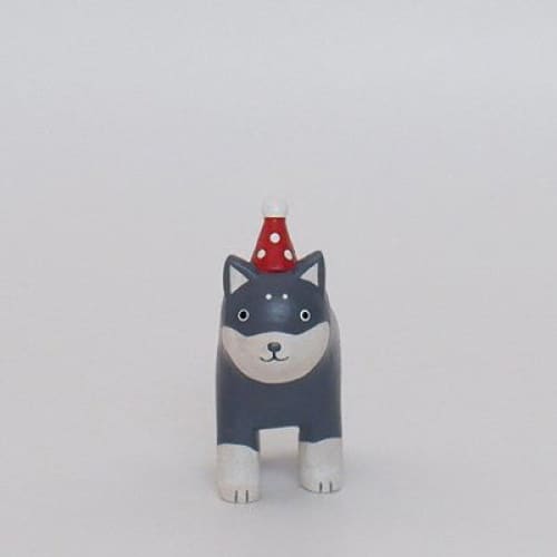 Figurine en bois - Chiot Shiba inu avec chapeau de fête - FIGURINES EN BOIS