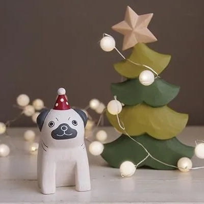 Holzfigur – Mops – Weihnachten