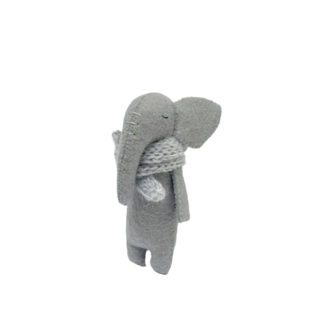 Peluche - Elephant avec écharpe grise - PELUCHES