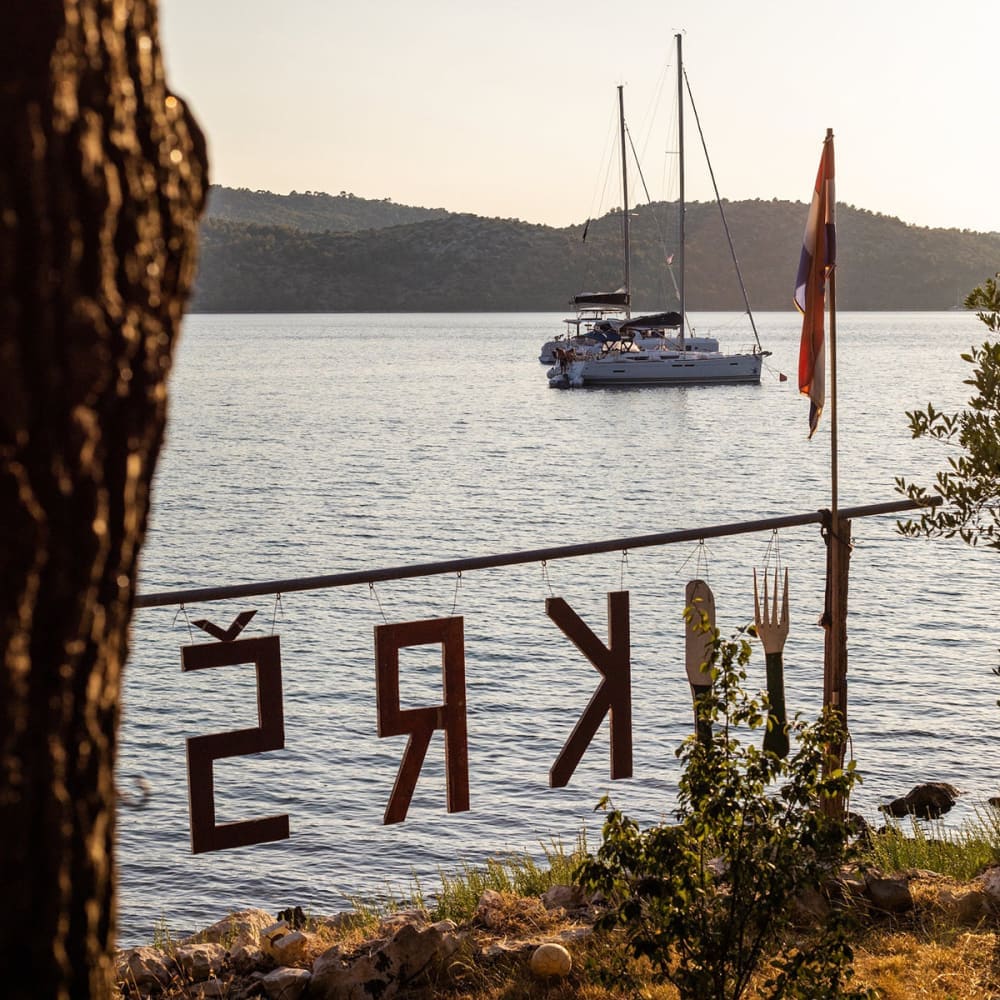 Sailing the seas - Book